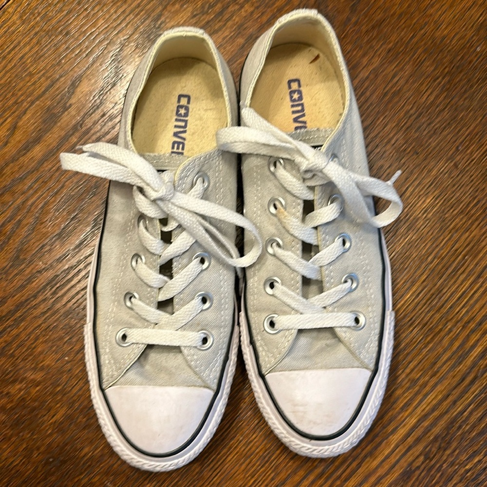 MINT condition light gray Converse All-Stars. unisex sneakers shoes women’s 6